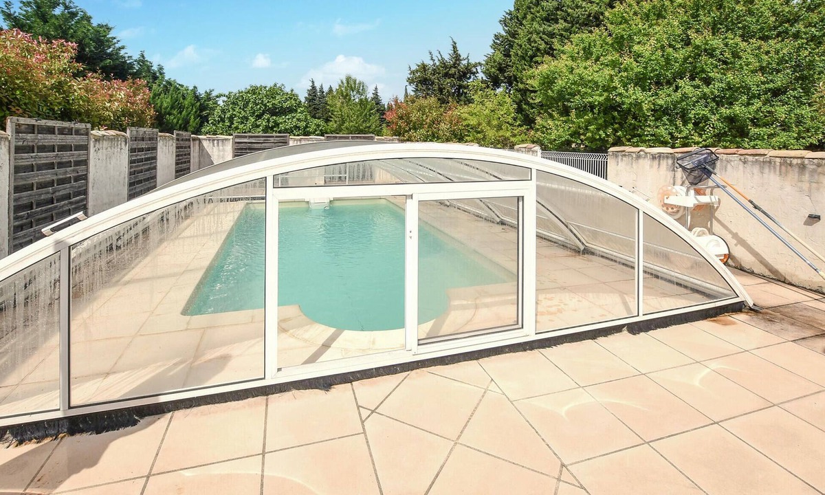 Piolenc House | Cozy home in Piolenc with outdoor swimming pool