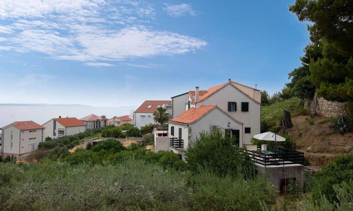 Podstrana House | Cozy home in Podstrana with WiFi