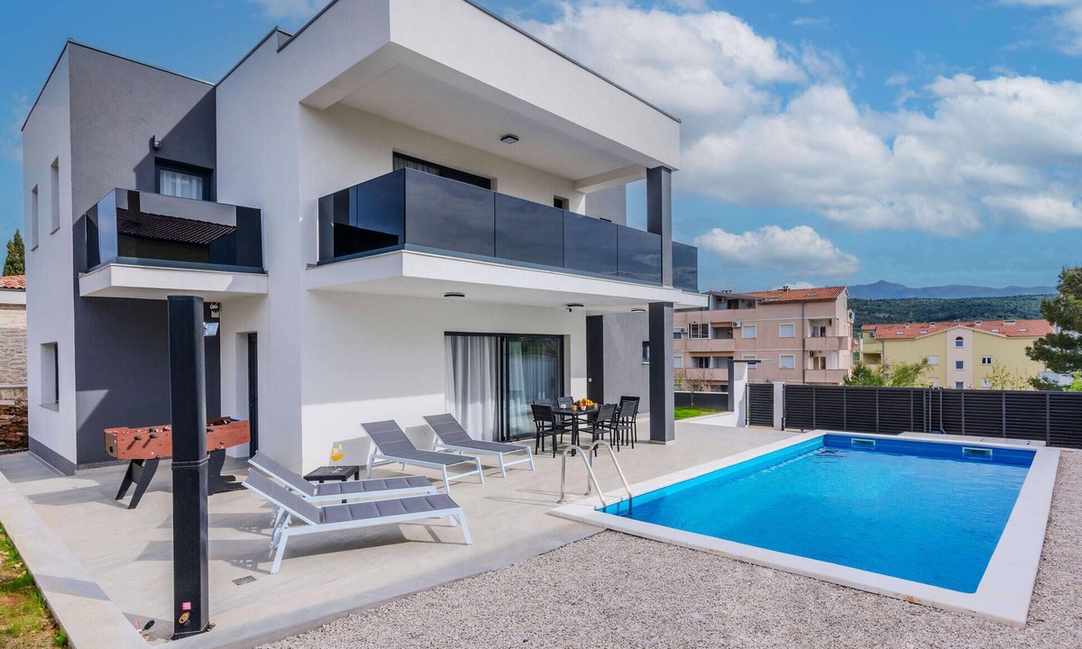 Posedarje House | Cozy home in Posedarje with private swimming pool, can be inside or outside