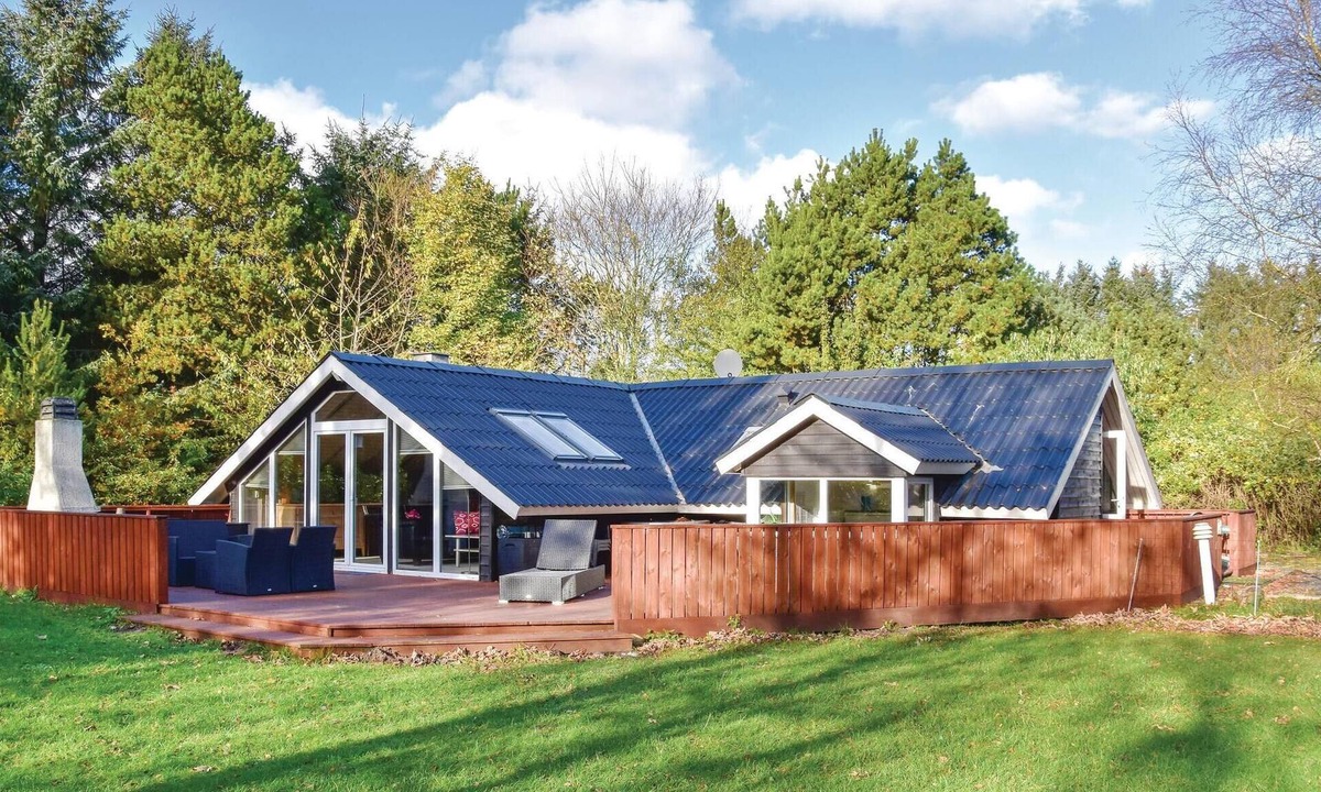 Lodbjerg Hede House | Cozy home in Ringkøbing with sauna