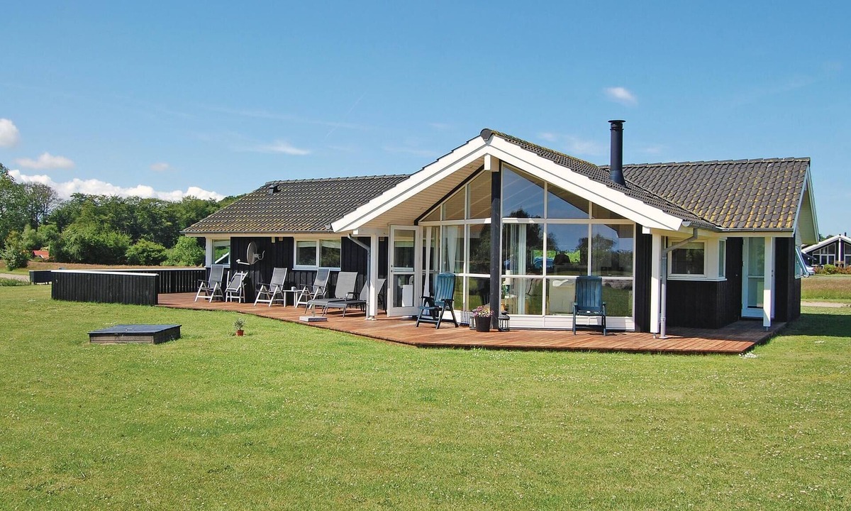 Spodsbjerg House | Cozy home in Rudkøbing with sauna