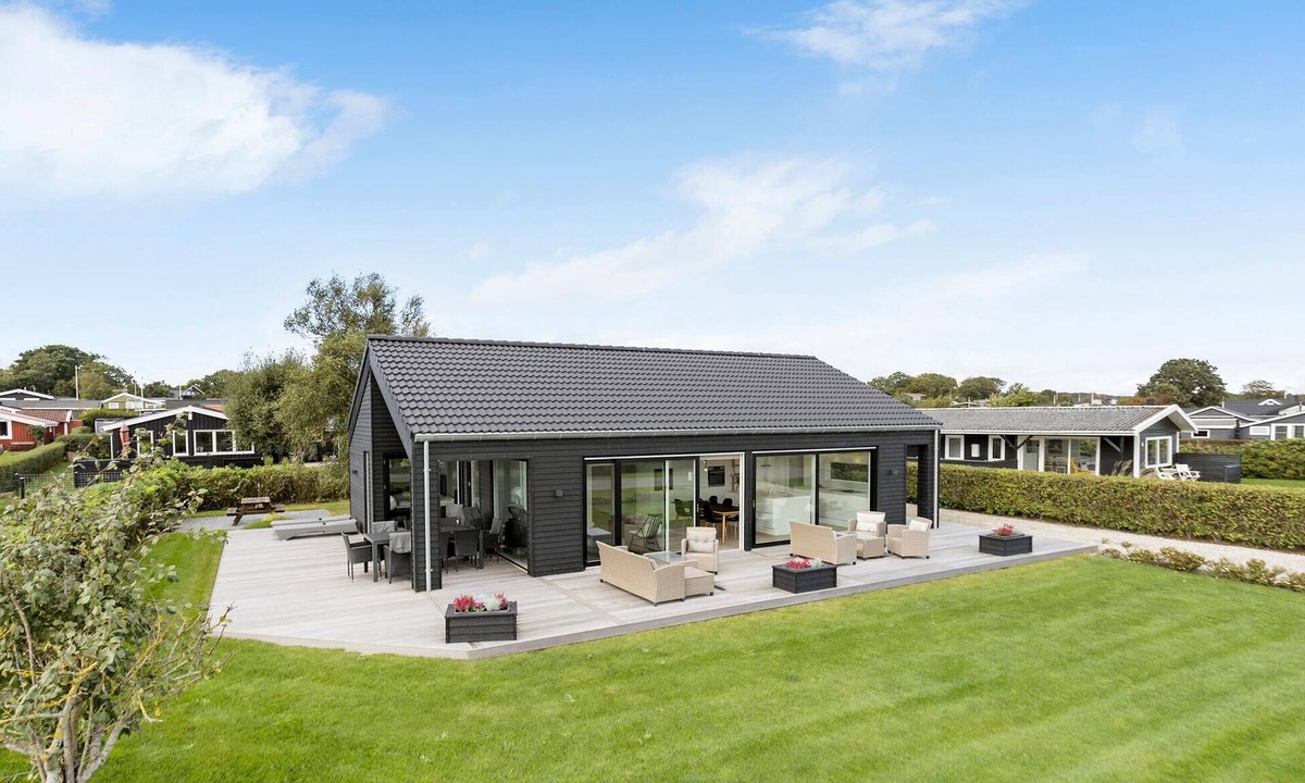 Sæby House | Cozy home in Sæby with house sea view