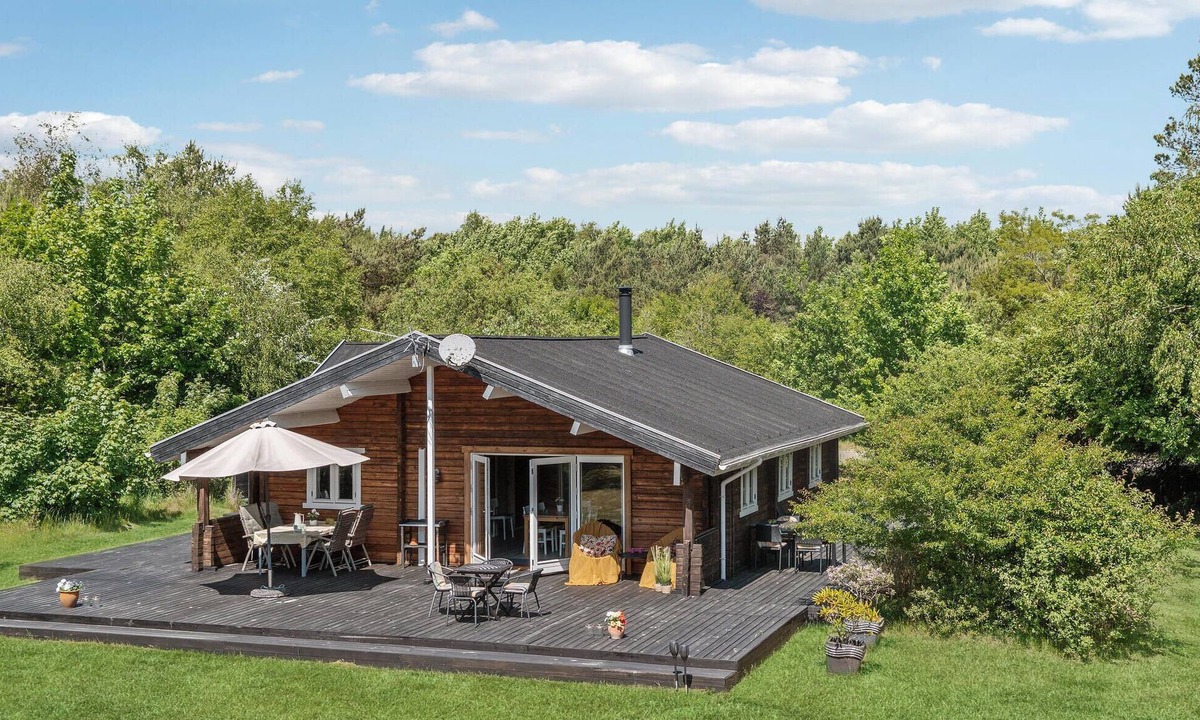 Nordost House | Cozy home in Sæby with kitchen