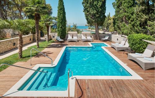 Supetar Apartment | Cozy Home In Supetar With Sauna