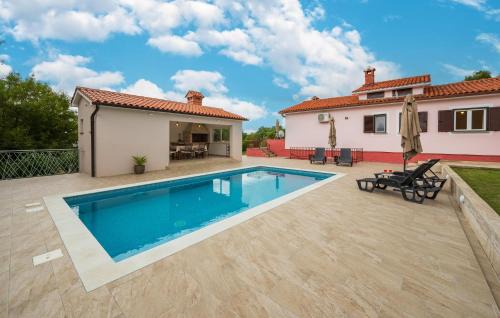 Becici House | Cozy Home In Sveti Bartol