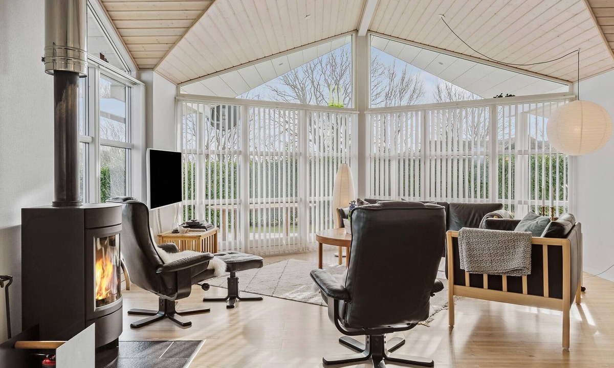 Mommark Strand House | Cozy home in Sydals with house sea view