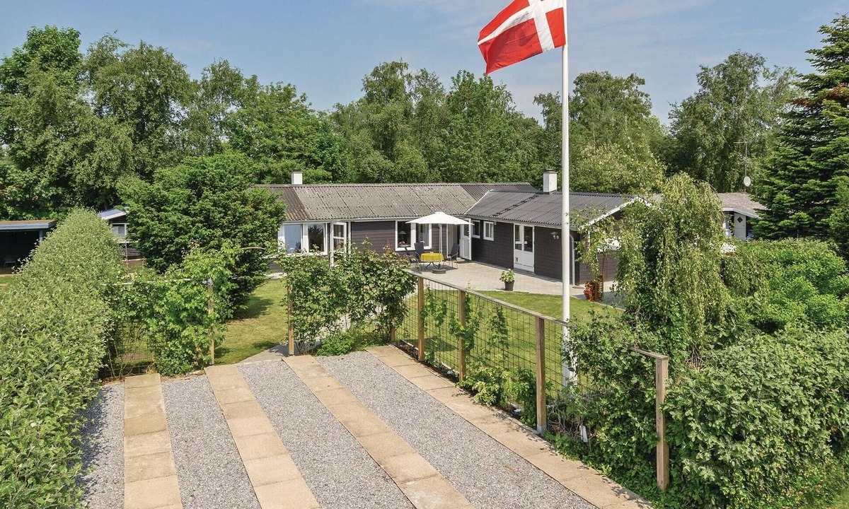 Skovmose House | Cozy home in Sydals with kitchen