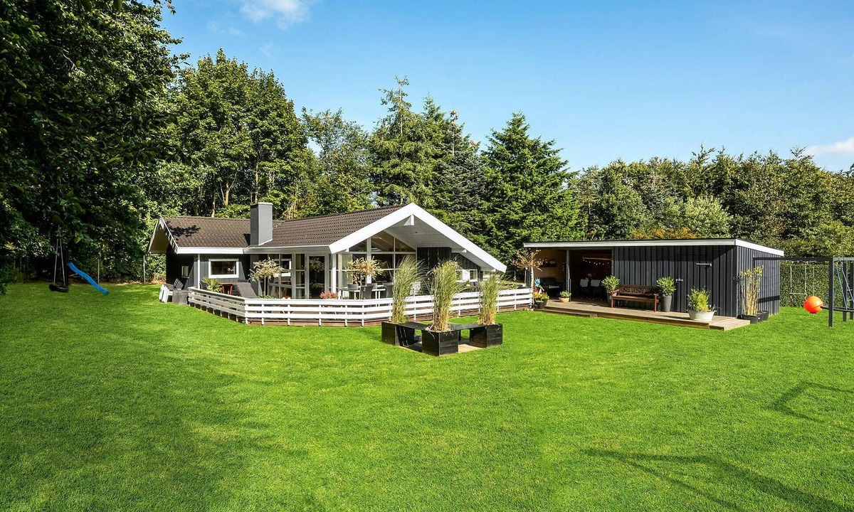 Arrild Ferieby House | Cozy home in Toftlund with sauna