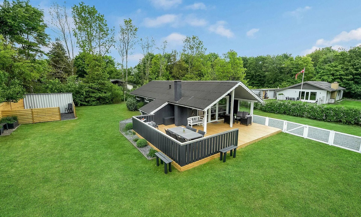 Arrild Ferieby House | Cozy home in Toftlund with kitchen