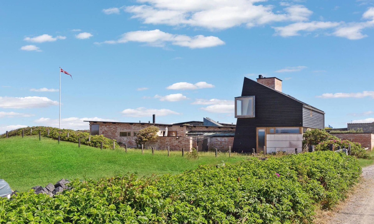 Rageleje House | Cozy home in Vejby with kitchen