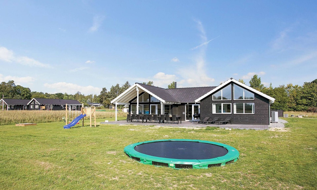 Vejby House | Cozy home in Vejby with sauna