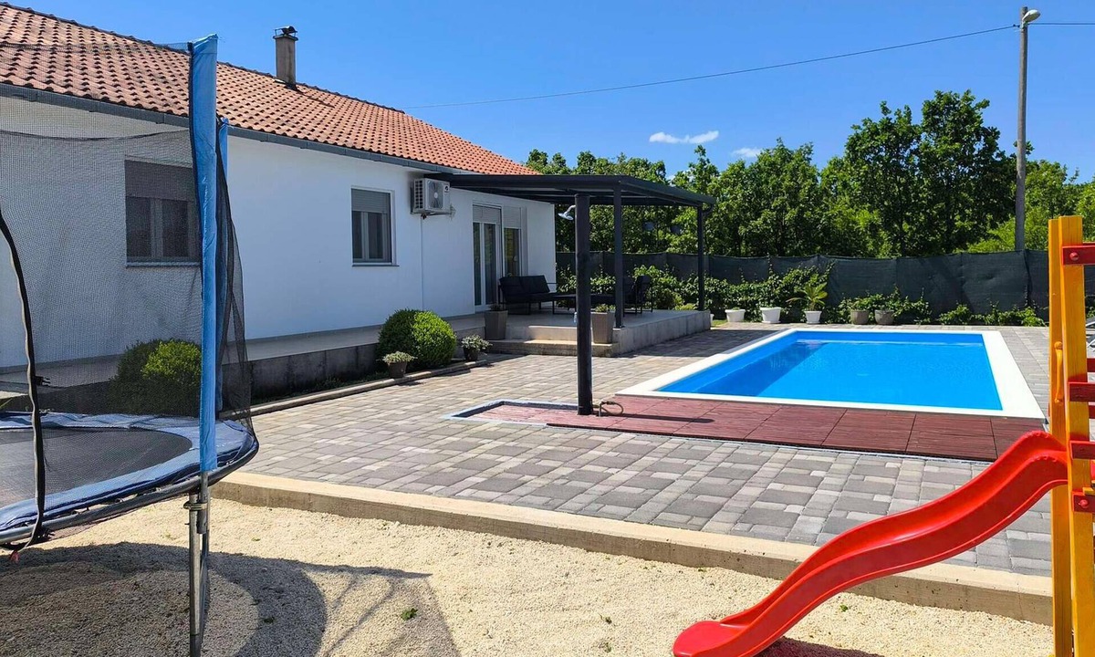 Imotski House | Cozy home in Vinjani Gornji