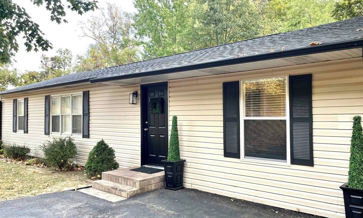 Grayridge House | Cozy home located at Hidden Trails Country Club