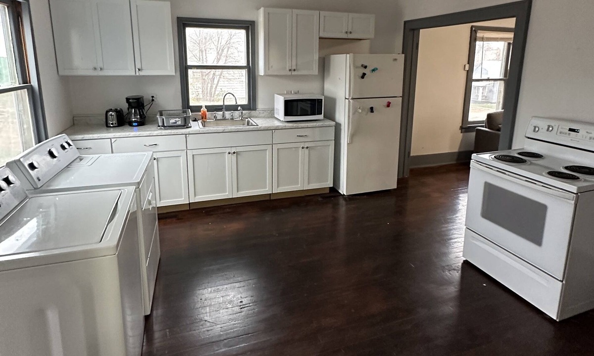 Frontier County House | Cozy Home minuets away from the lakes and I 80 Pet Friendly