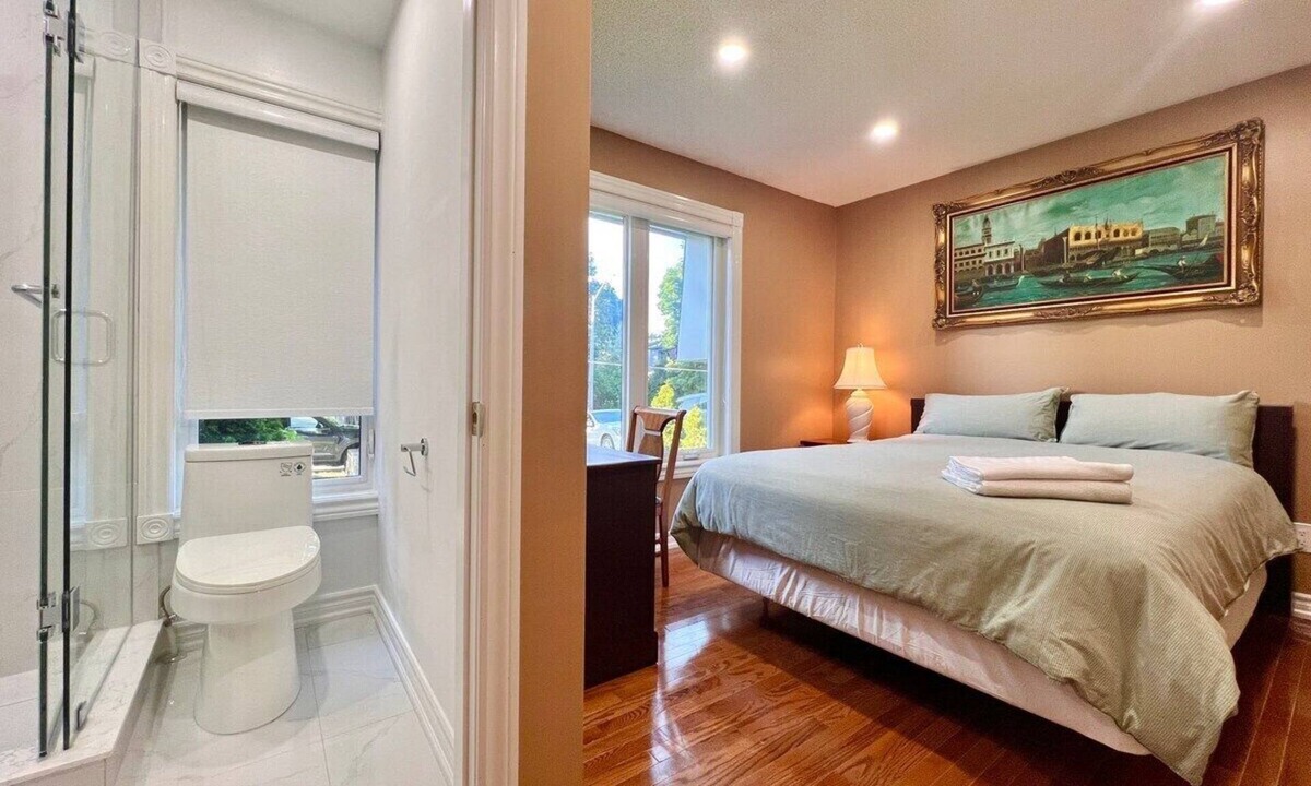 Richmond Hill House | Cozy Home Near Transit & Hillcrest Mall with Free Parking