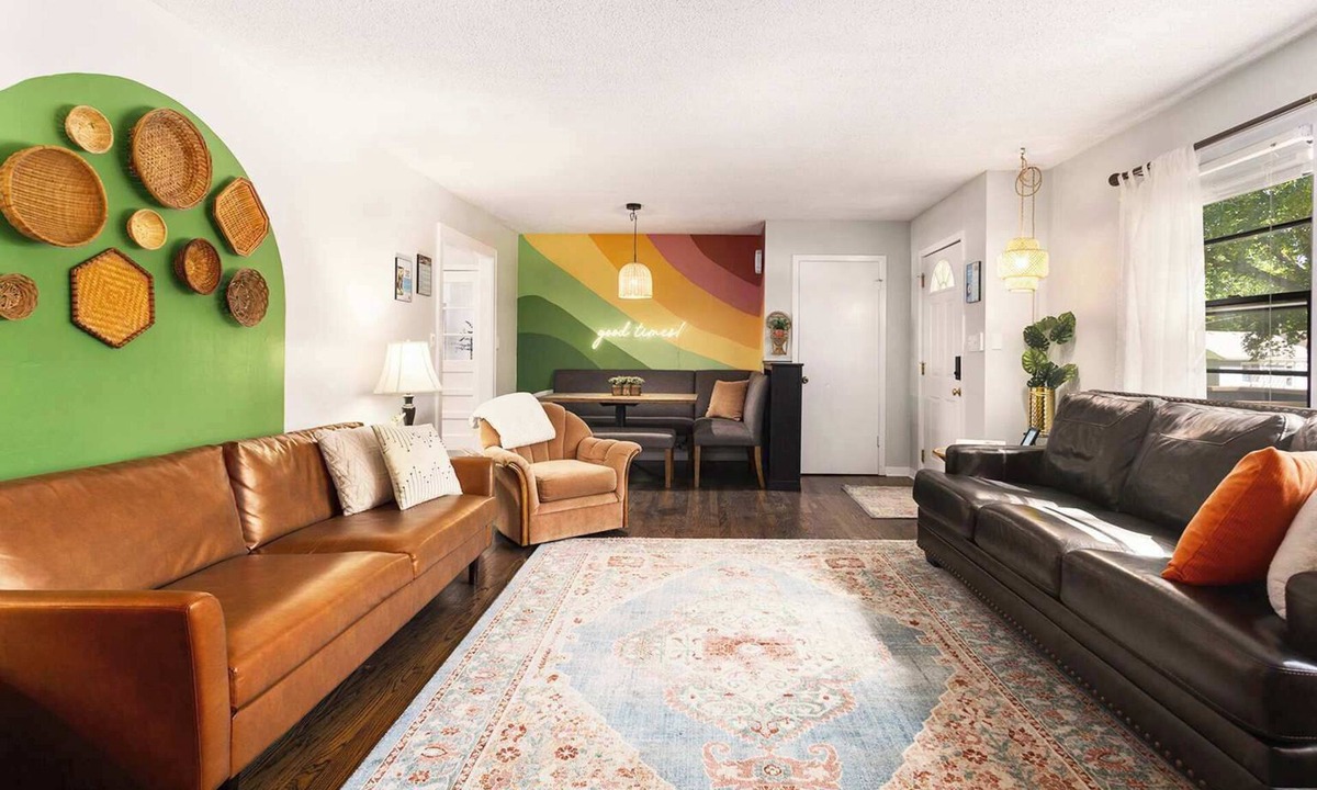 Lee's Summit House | Cozy Home Sleeps 10 Walk to FIFA Fan Fest Shuttle!