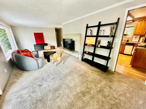 Federal Way House | Cozy Home Surrounded by Trees