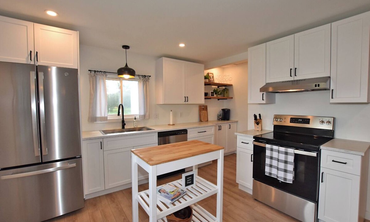 Woodstock House | Cozy Home With River View