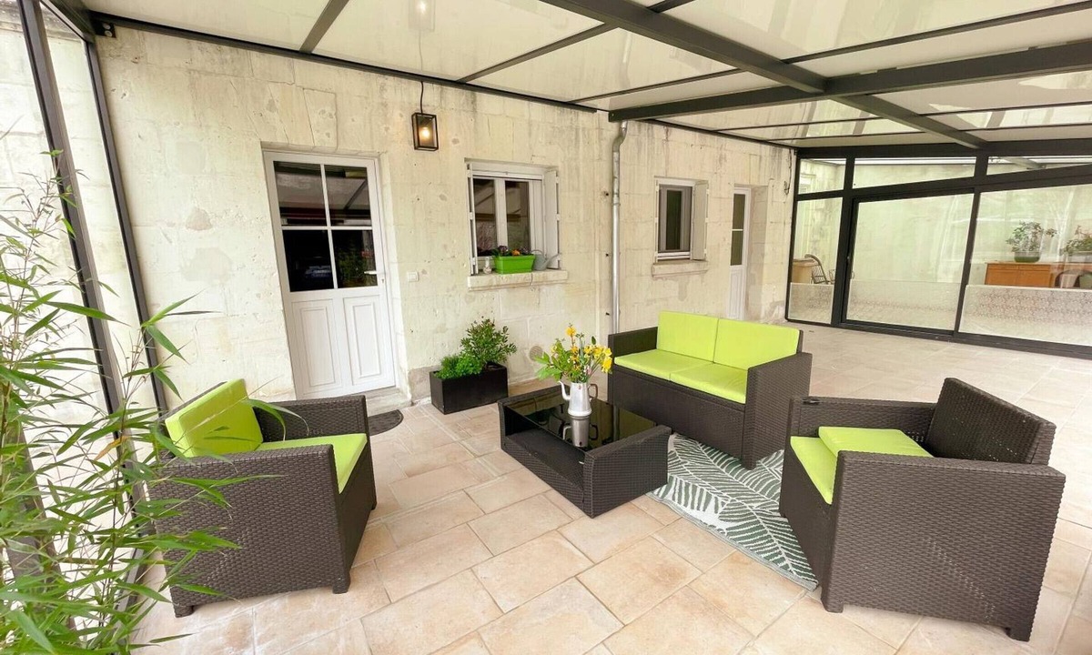 Loches Cottage | Cozy Home with Modern Comforts, Near Château & Markets, in Charming Loches, WiFi Included