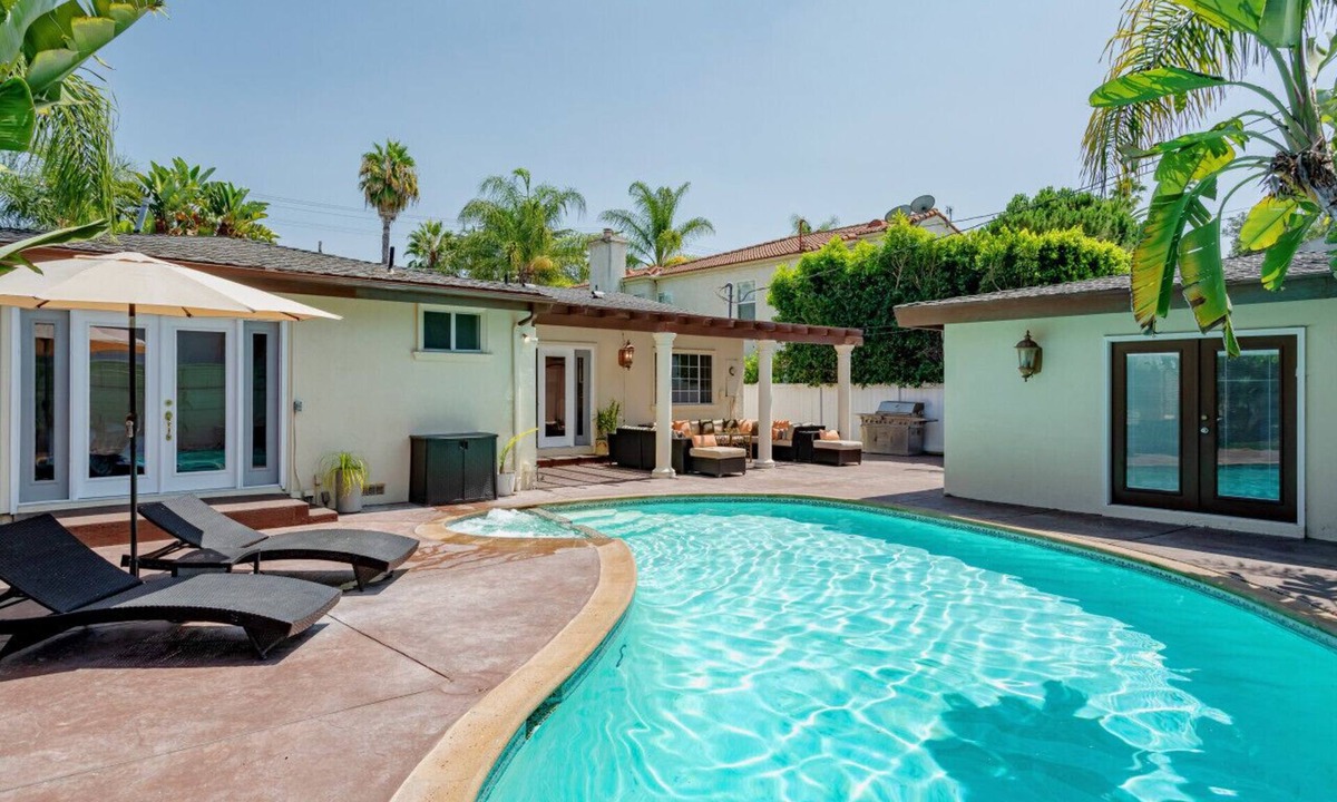 Sherman Oaks House | Cozy Home with Pool and Jacuzzi Minutes from Universal Studios