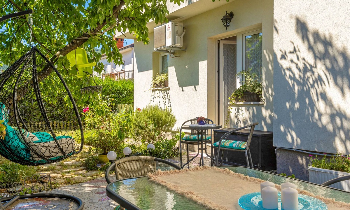 Sarsoni House | Cozy Home with private Garden, Dražice, Croatia