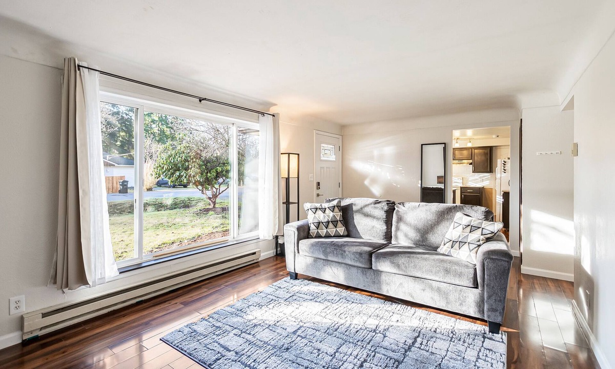 Lacey House | Cozy house close to EVERYTHING!