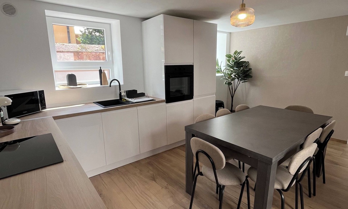 Ittenheim House | Cozy house - games room, cinema room, Jacuzzi.
