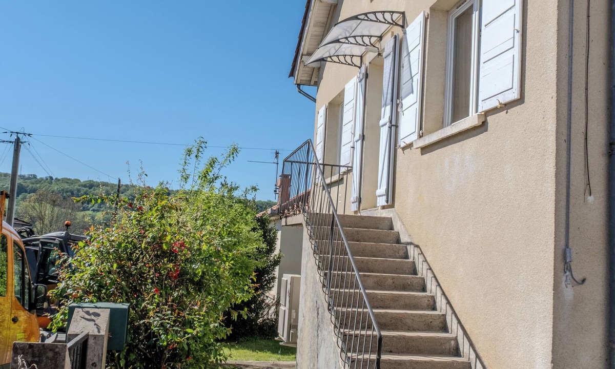 Figeac House | Cozy house in Figeac (46100), garden, 2 bedrooms, sleeps 4. 🌳