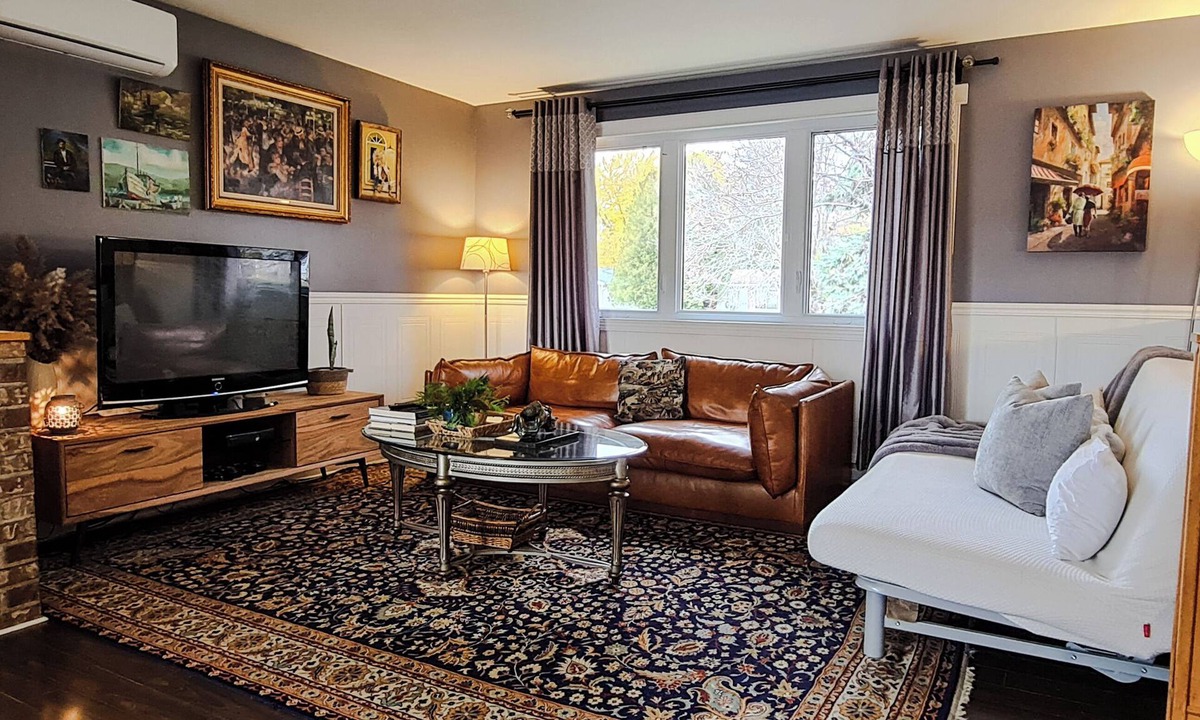 Saint Constant House | Cozy House in St-Constant-3 bedrooms-25min dowtown