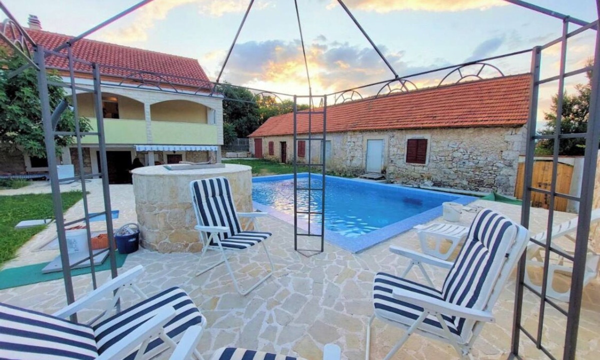 Drnis House | Cozy house in the village