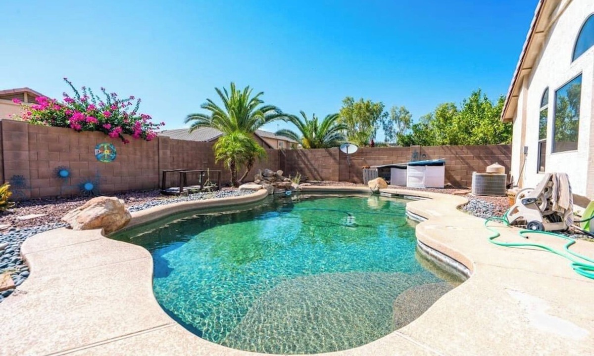 Goodyear House | Cozy house near I-10, pool heater, BBQ