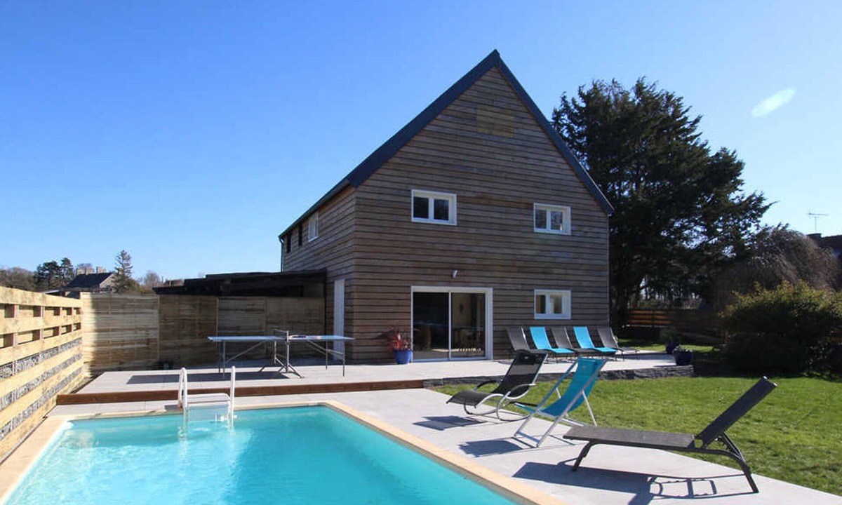 Jullouville Cottage | Cozy house with private pool in Jullouville
