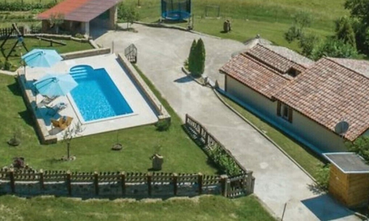 Gracisce House | cozy house with private pool surrounded by beautiful nature