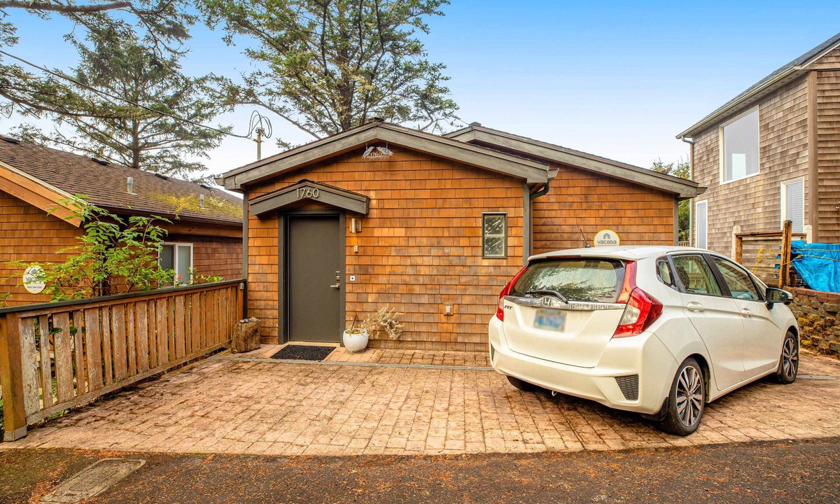 Oceanside House | Cozy house with WiFi sweeping ocean views and nearby beach access