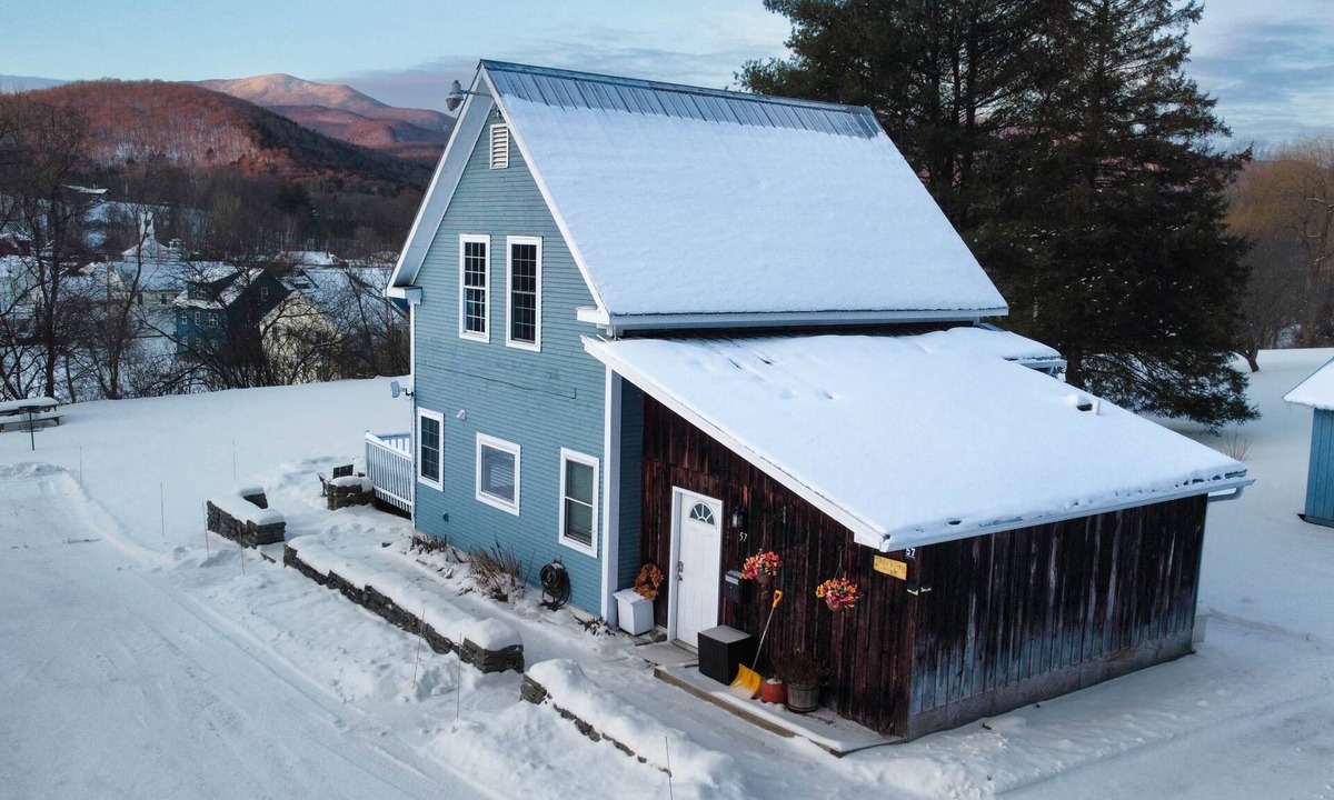 Johnson House | Cozy House! Your home base for exploration!