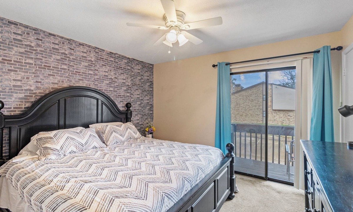 Huntsville House | Cozy Huntsville Condo/2BR Near SHSU/Pool/WiFi/Free Parking