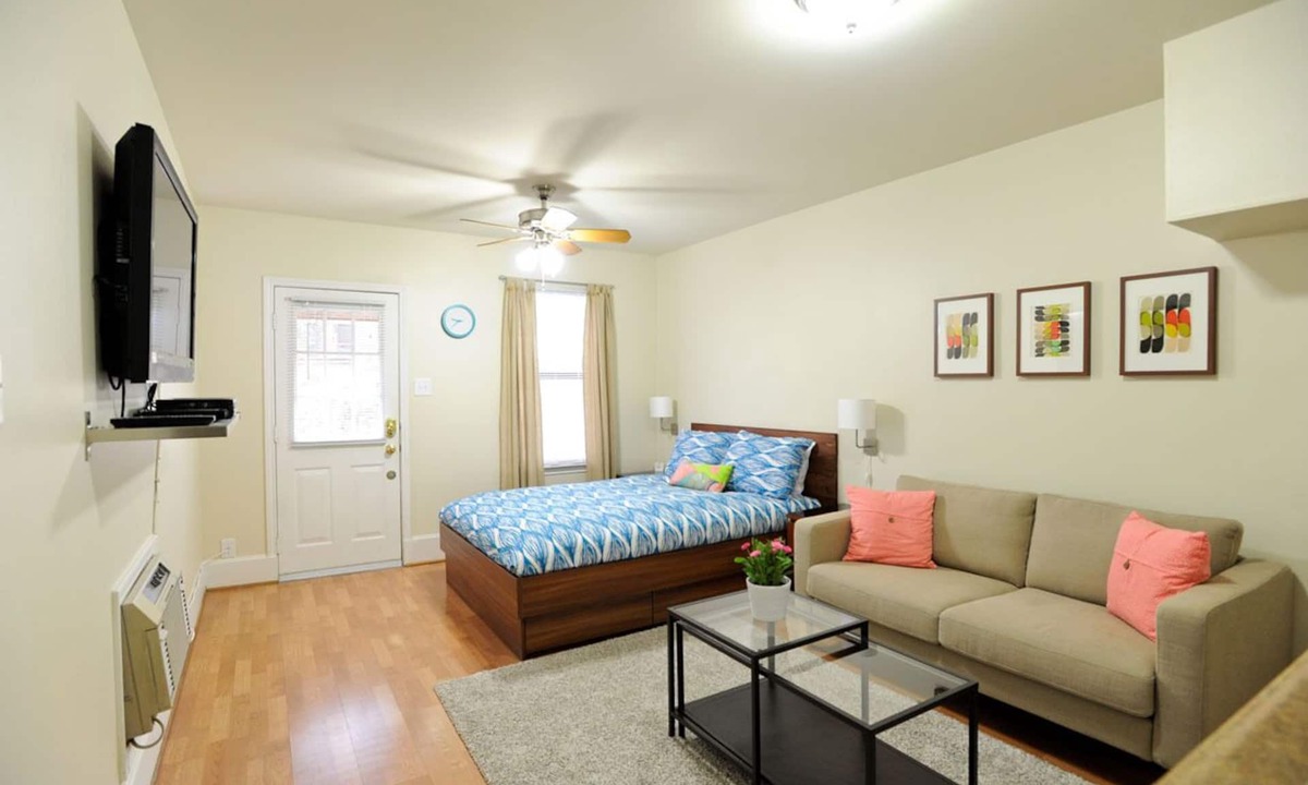 Hyde Park House | Cozy Hyde Park Guest House in Historic Central Austin Neighborhood