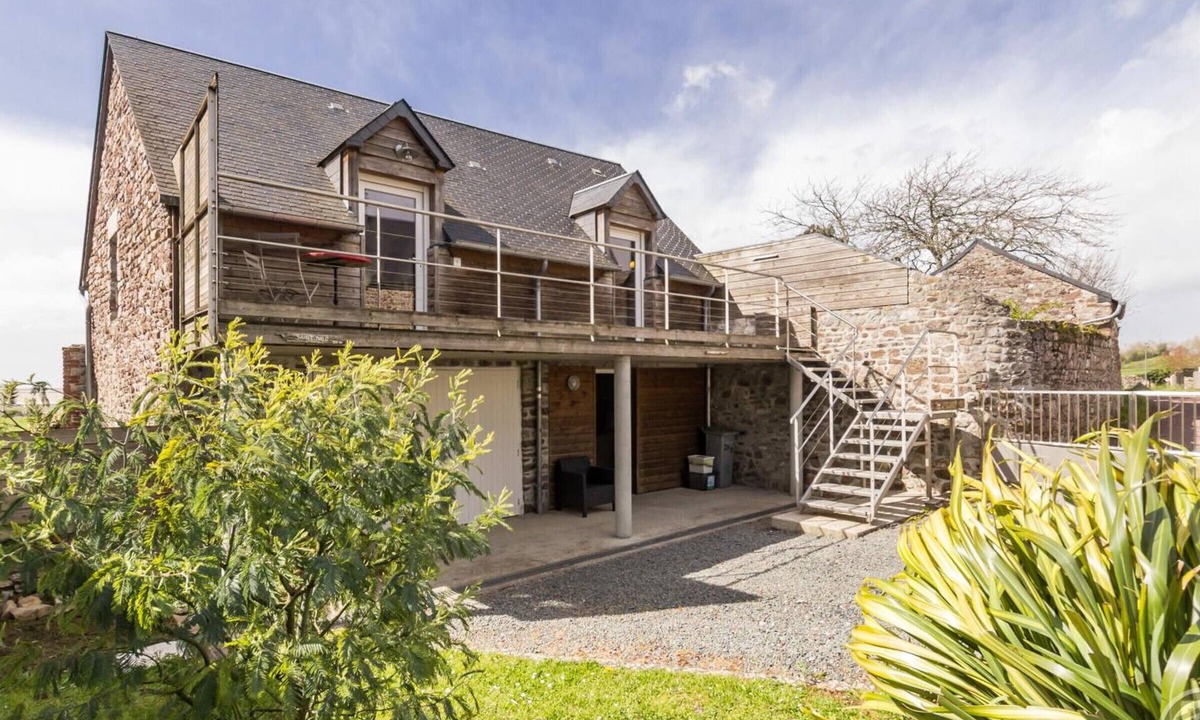 Regnezville-sur-Mer Apartment | Cozy Independent House Bay View, Pets Allowed, Parking