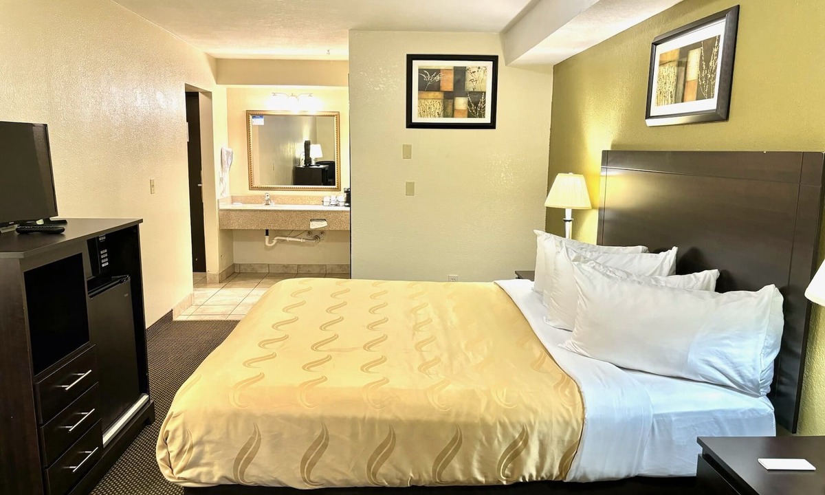 Centralia Hotel | Cozy Inn