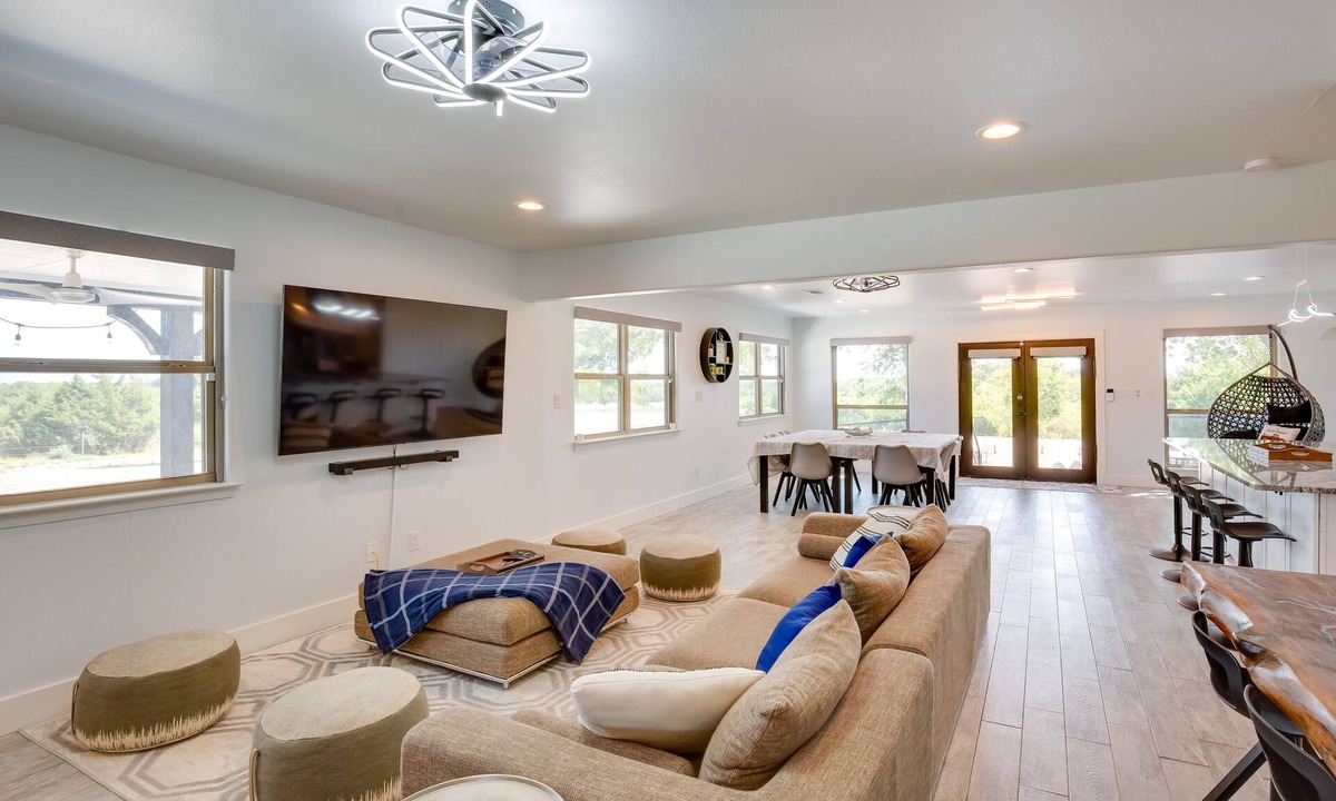 Weston House | Cozy Interior + Lake View: McKinney Ranch Home!