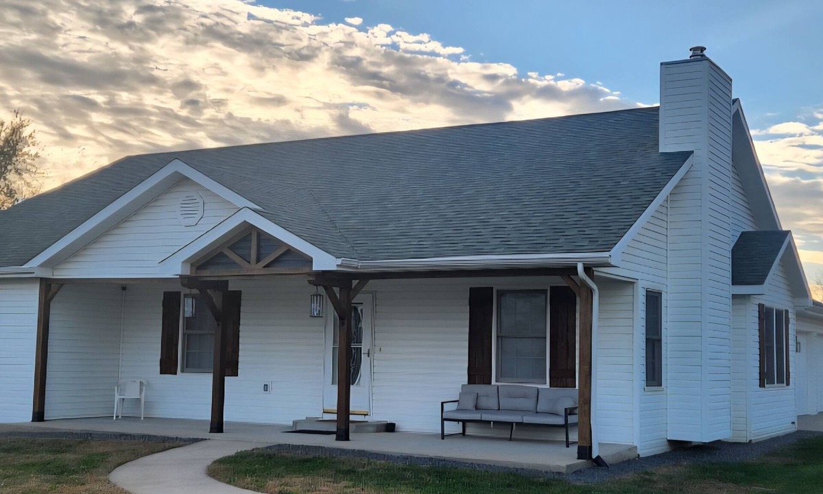 Holts Summit House | Cozy & inviting house in Holts Summit. 10 minutes from Jefferson City.
