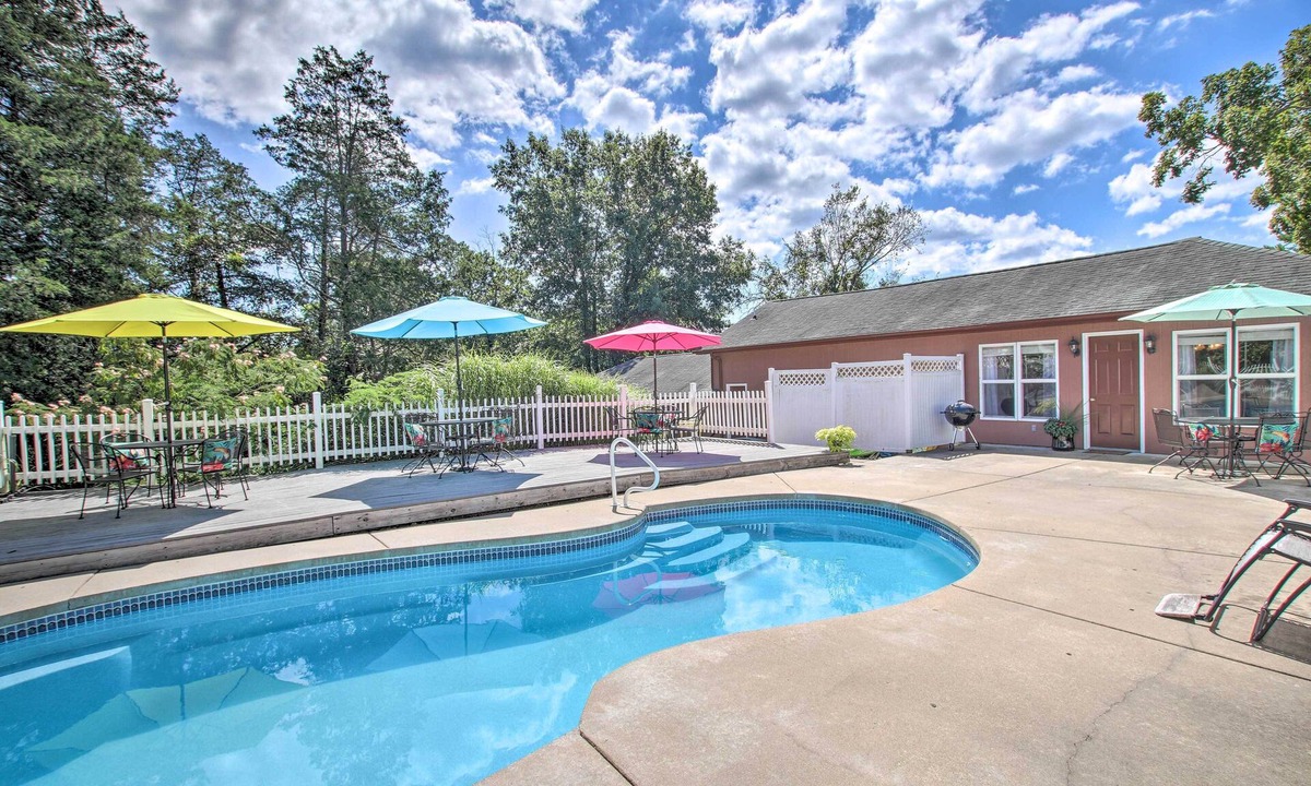 Ironton Cabin | Cozy Ironton Cabin w/Shared Pool & Private Patio!