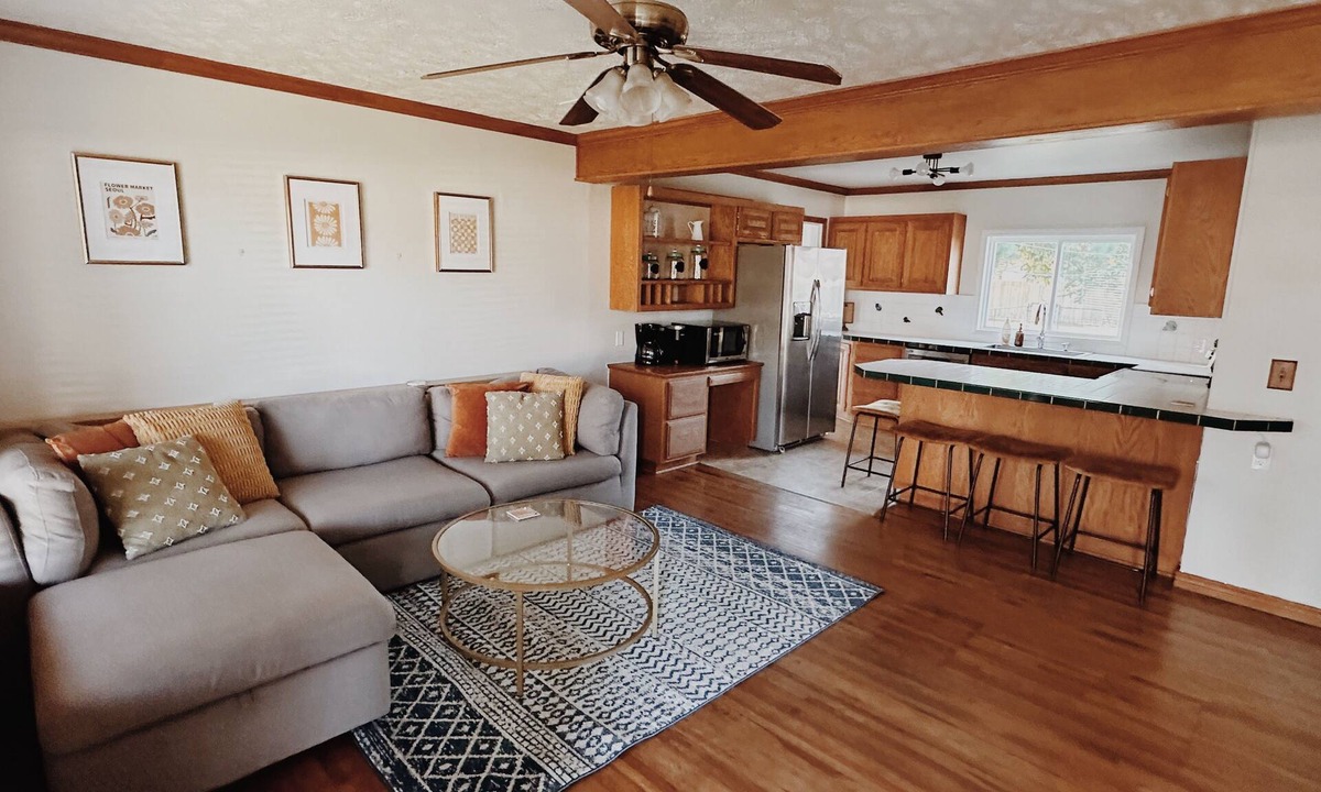 Jenks House | Cozy Jenks Gem! 2bd/1bath right off main street in a beautiful neighborhood