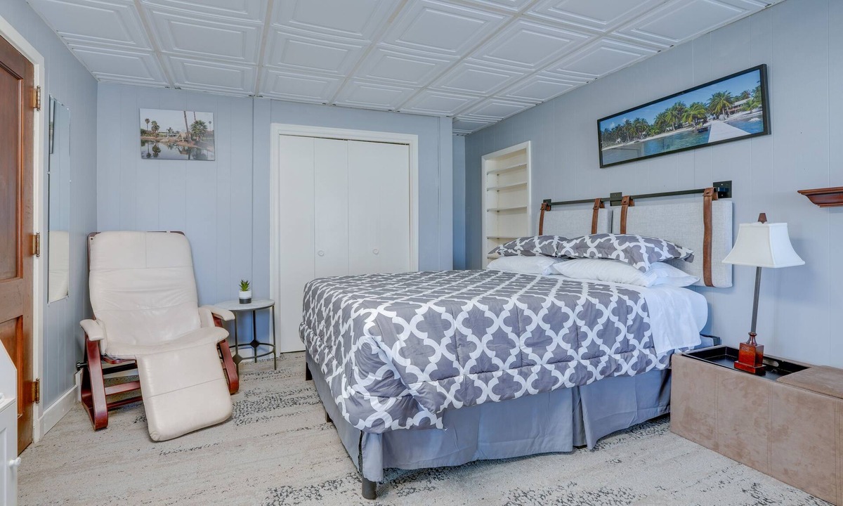 Kalamazoo Apartment | Cozy Kalamazoo Studio, 4 Mi to Downtown Area!