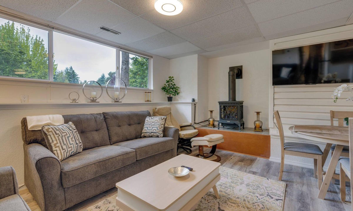 Kenmore Apartment | Cozy Kenmore Vacation Rental w/Shared Hot Tub!