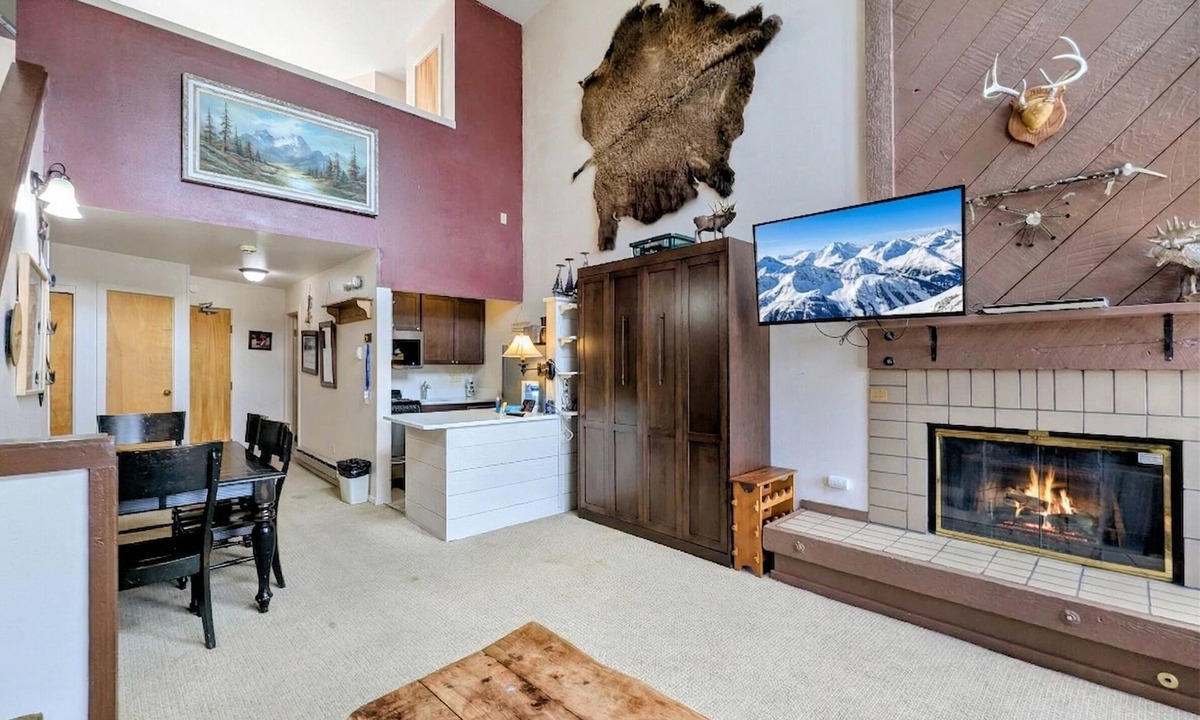 Lakeside Village Condo | Cozy Keystone | Lake, Pool + Trails