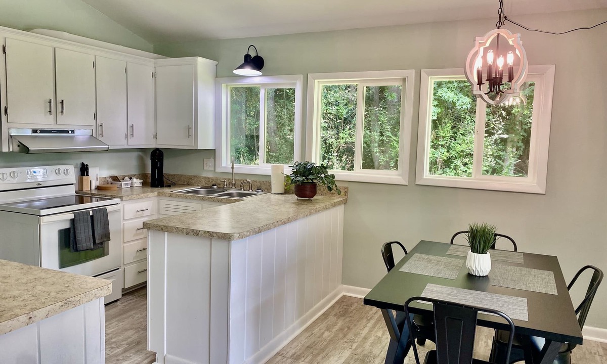 Kilmarnock House | Cozy Kilmarnock Cottage