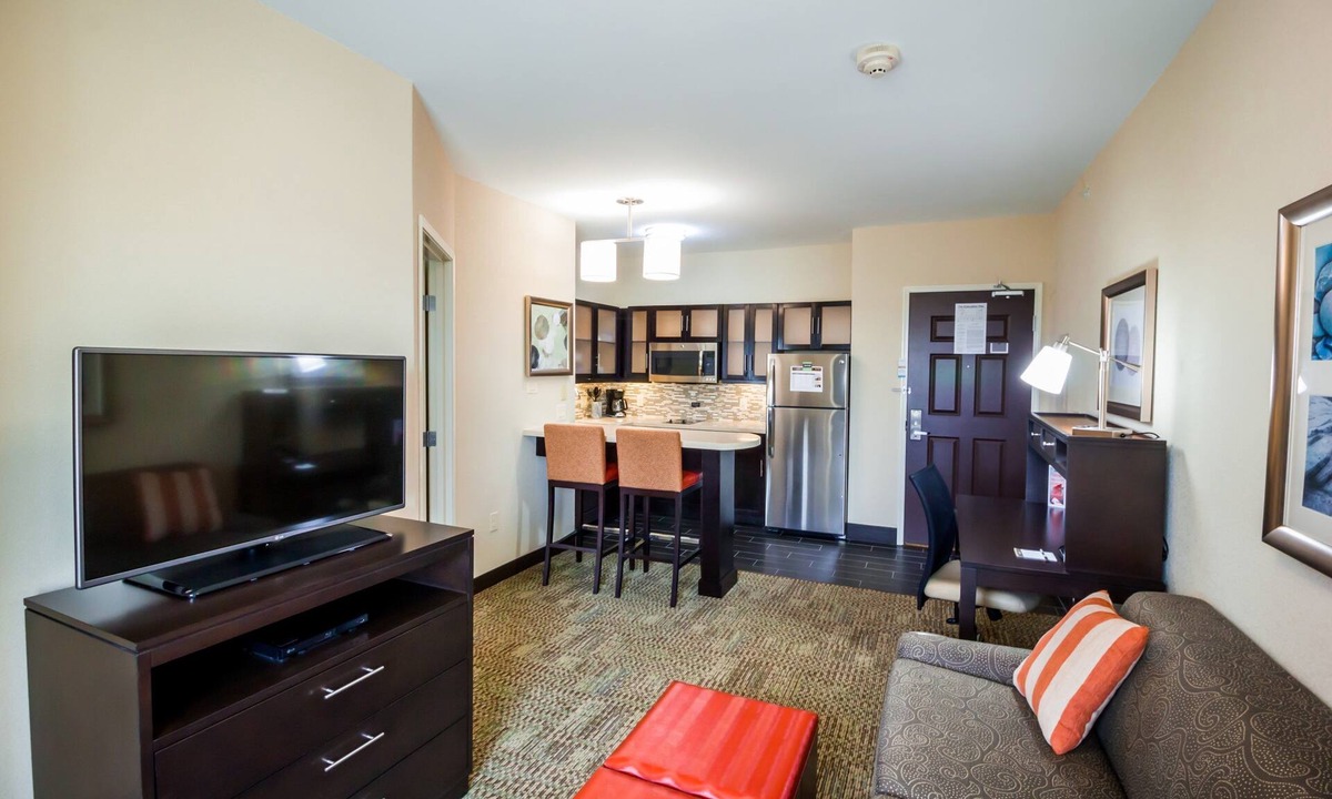 Legacy Park Condo | Cozy King Suite | Seasonal Outdoor Pool, 24-Hour Business Center and Fitness Center