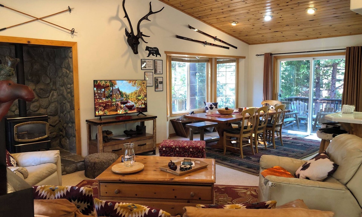 Kings Beach Cabin | Cozy Kings Beach cabin close to downtown and Lake