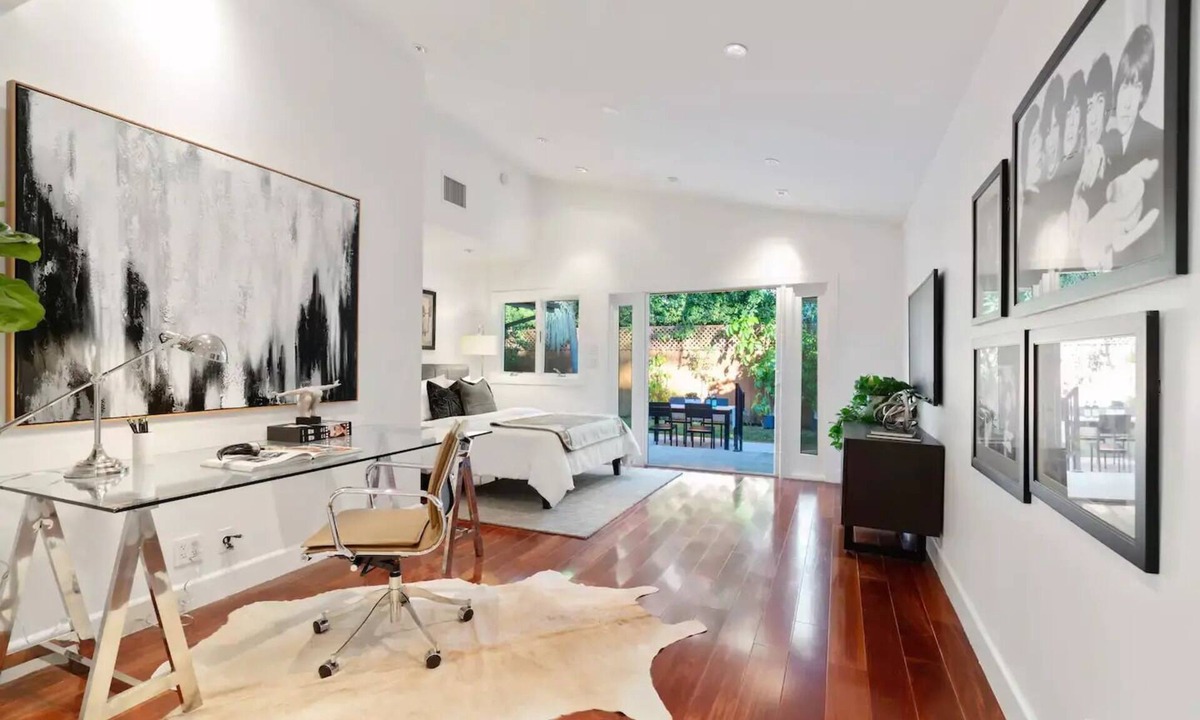 Beverly Grove House | Cozy LA Living West Hollywood Home